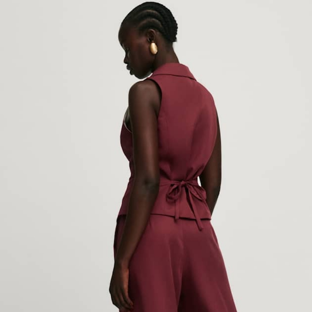 Women's Burgundy Sleeveless Blazer - Picture 5 of 8